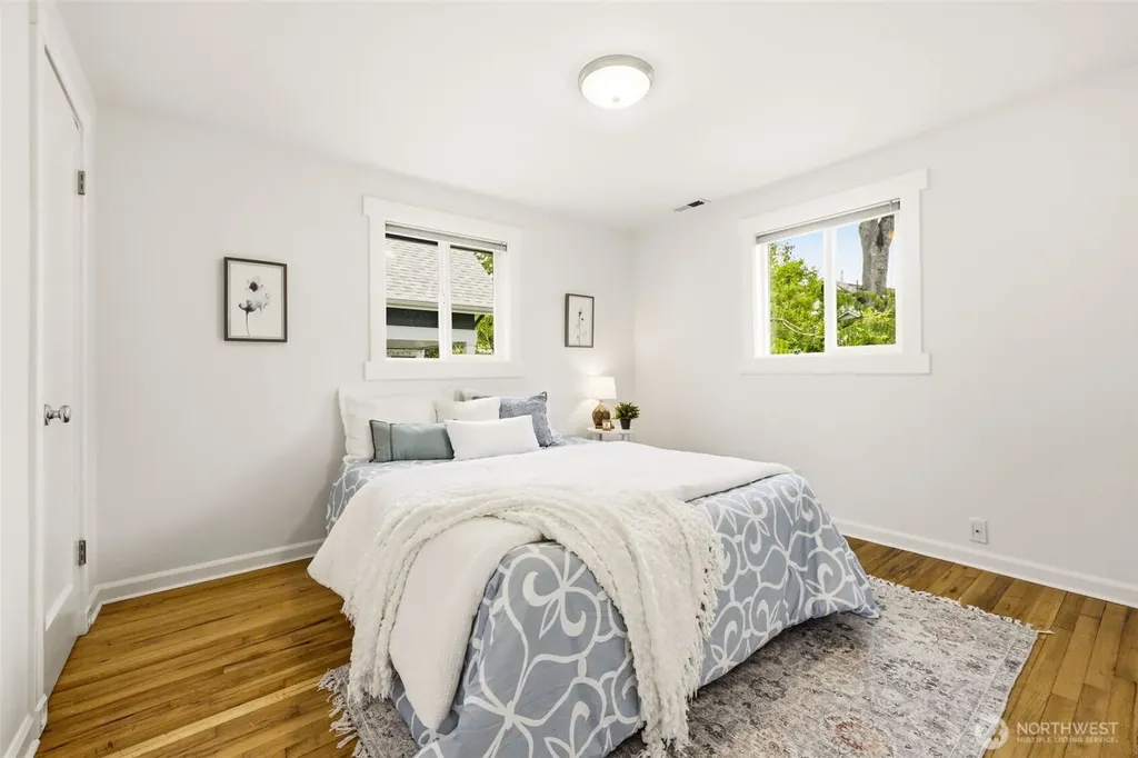 2722 NE Blakeley Street Seattle WA 98105