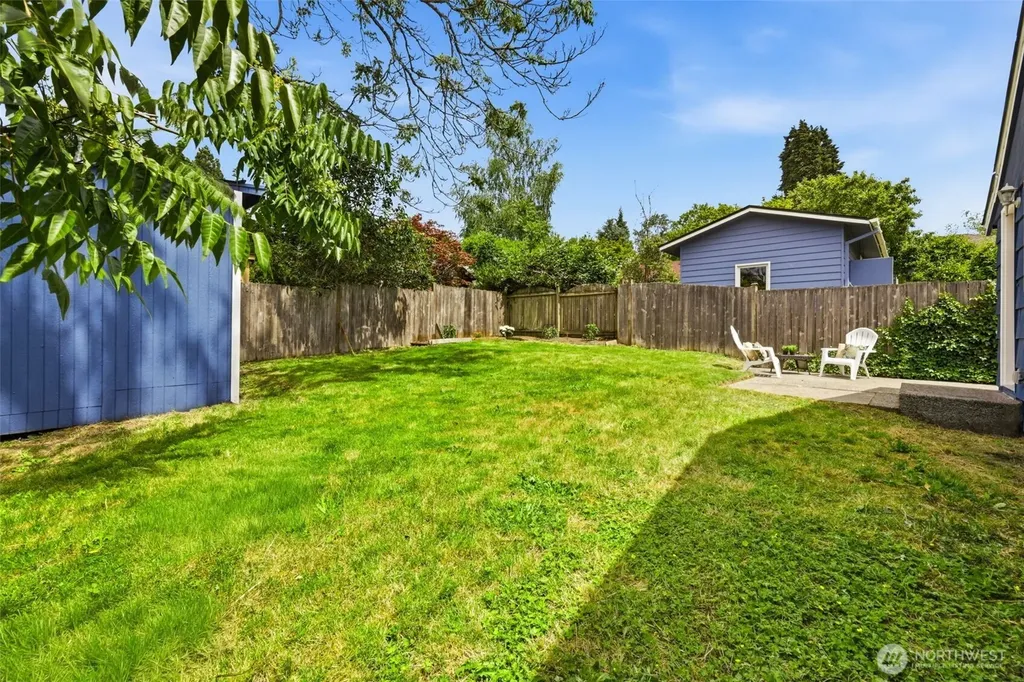 2722 NE Blakeley Street Seattle WA 98105