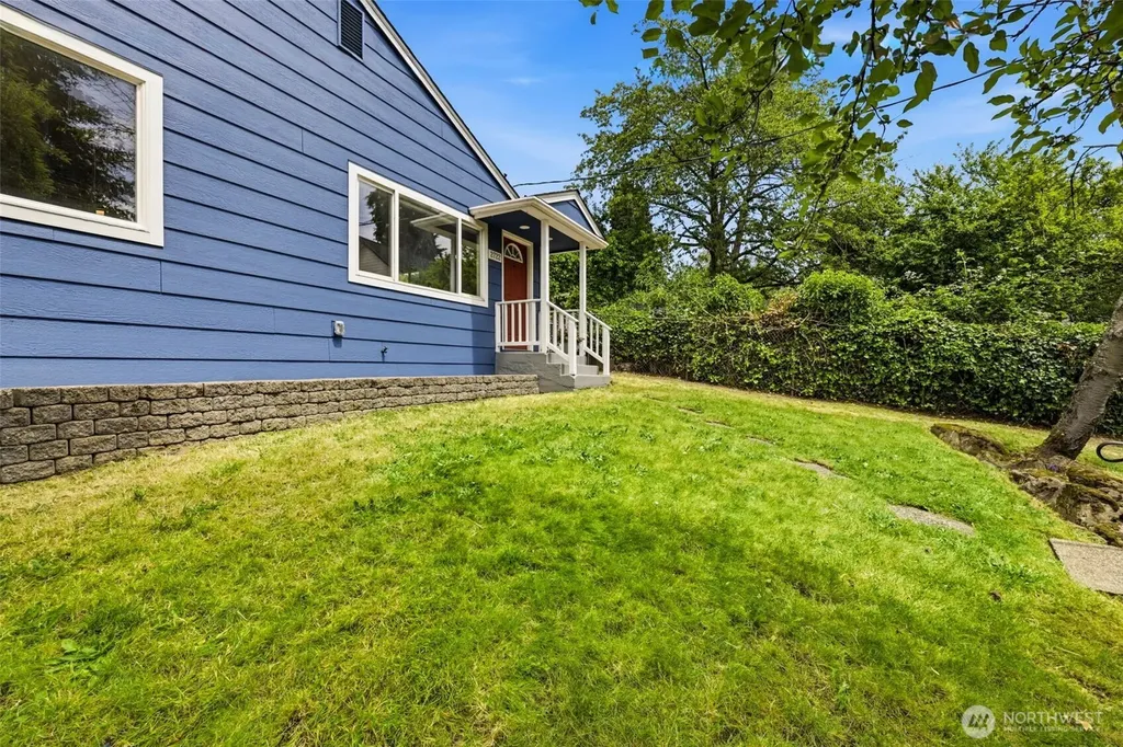 2722 NE Blakeley Street Seattle WA 98105