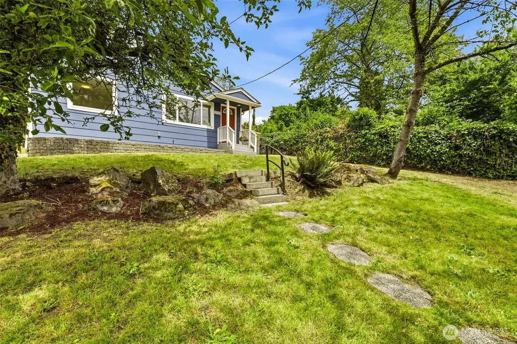 2722 NE Blakeley Street Seattle WA 98105