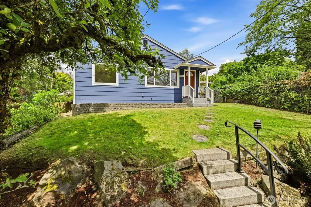 2722 NE Blakeley Street Seattle WA 98105