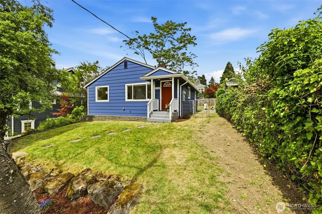 2722 NE Blakeley Street Seattle WA 98105