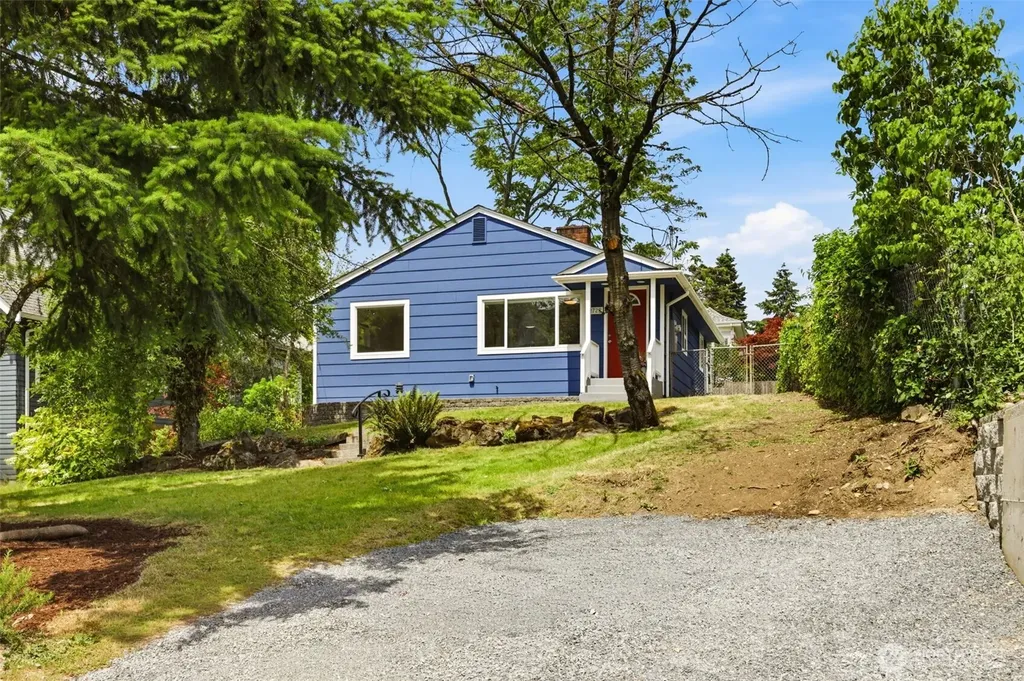 2722 NE Blakeley Street Seattle WA 98105