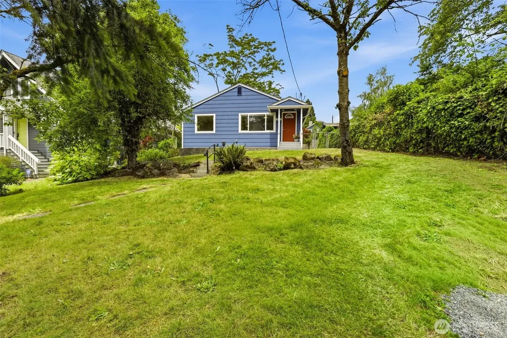 2722 NE Blakeley Street Seattle WA 98105