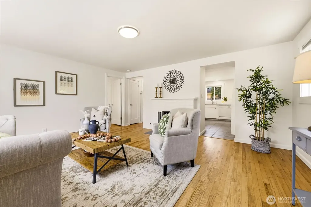 2722 NE Blakeley Street Seattle WA 98105
