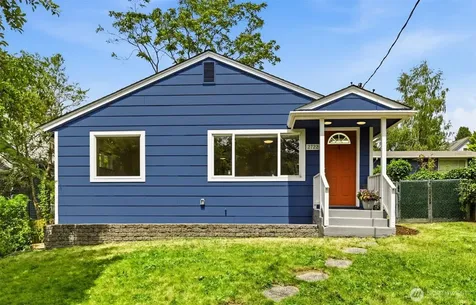 2722 NE Blakeley Street Seattle WA 98105