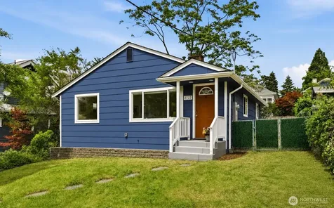 2722 NE Blakeley Street Seattle WA 98105
