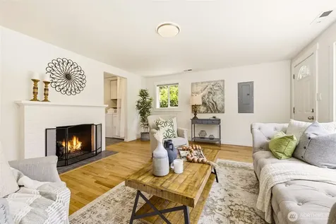 2722 NE Blakeley Street Seattle WA 98105