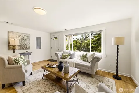 2722 NE Blakeley Street Seattle WA 98105