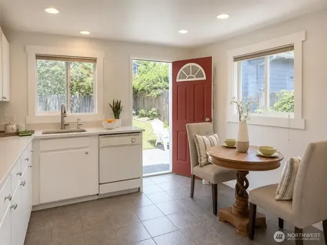 2722 NE Blakeley Street Seattle WA 98105
