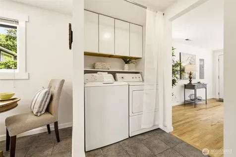 2722 NE Blakeley Street Seattle WA 98105