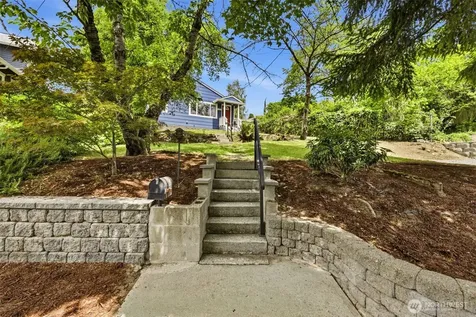 2722 NE Blakeley Street Seattle WA 98105