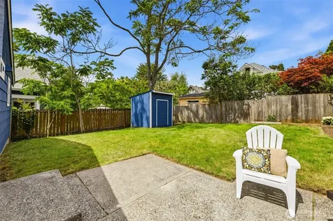 2722 NE Blakeley Street Seattle WA 98105