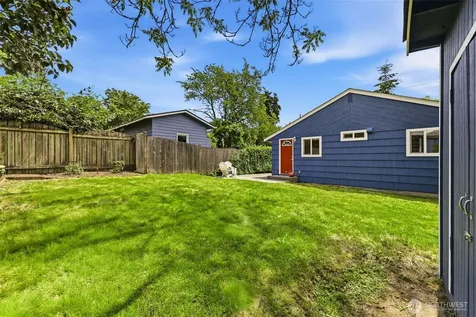 2722 NE Blakeley Street Seattle WA 98105