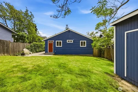 2722 NE Blakeley Street Seattle WA 98105