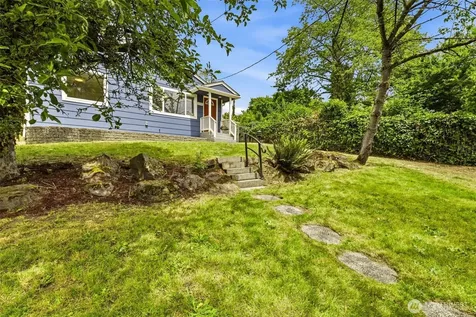 2722 NE Blakeley Street Seattle WA 98105