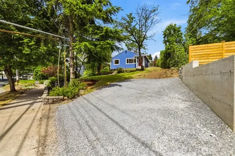 2722 NE Blakeley Street Seattle WA 98105