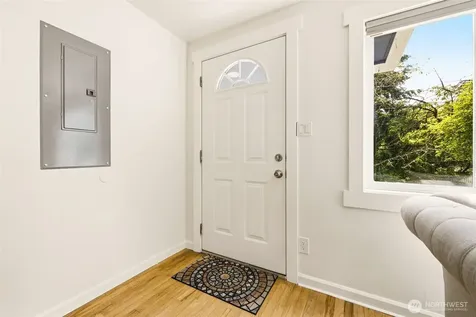 2722 NE Blakeley Street Seattle WA 98105
