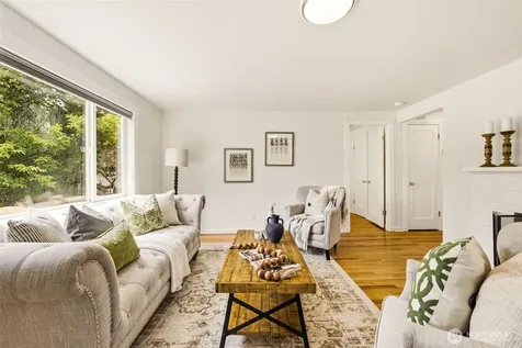 2722 NE Blakeley Street Seattle WA 98105