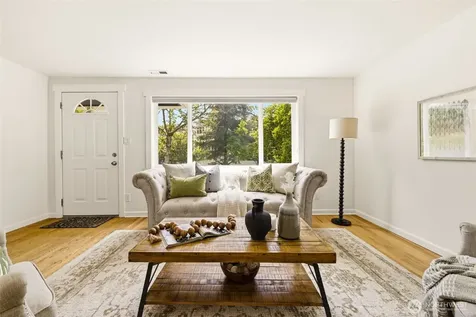 2722 NE Blakeley Street Seattle WA 98105