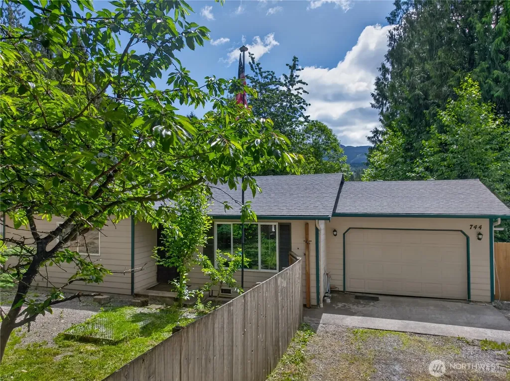 744 Summerset Way Sedro Woolley WA 98284