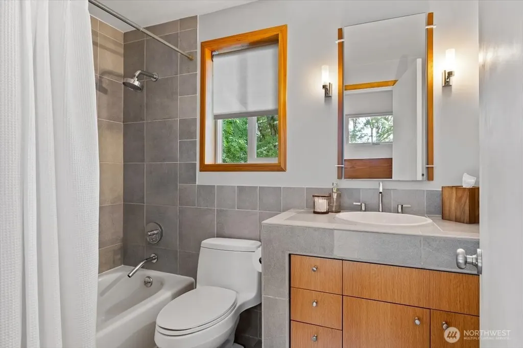 6144 NE 194th Place Kenmore WA 98028