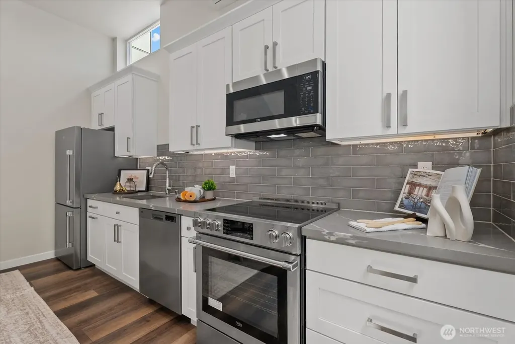 513 S Sullivan Street Seattle WA 98108