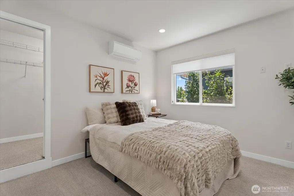 513 S Sullivan Street Seattle WA 98108
