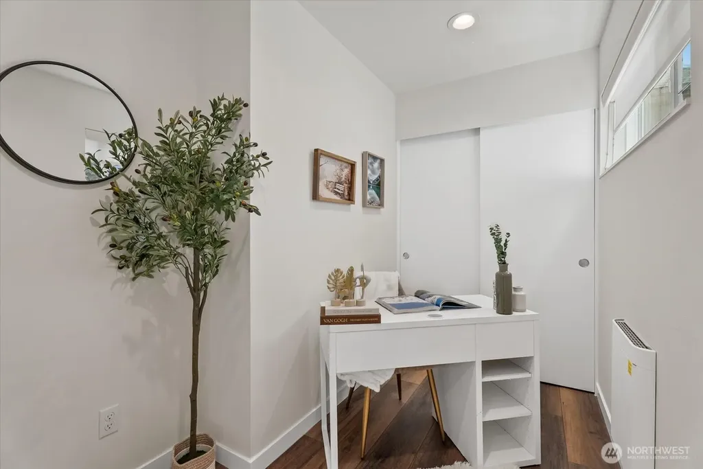 513 S Sullivan Street Seattle WA 98108