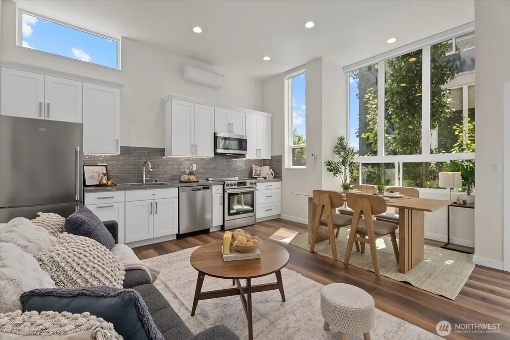 513 S Sullivan Street Seattle WA 98108