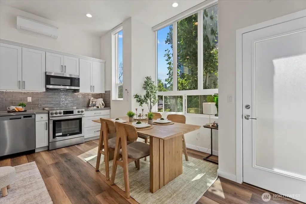 513 S Sullivan Street Seattle WA 98108