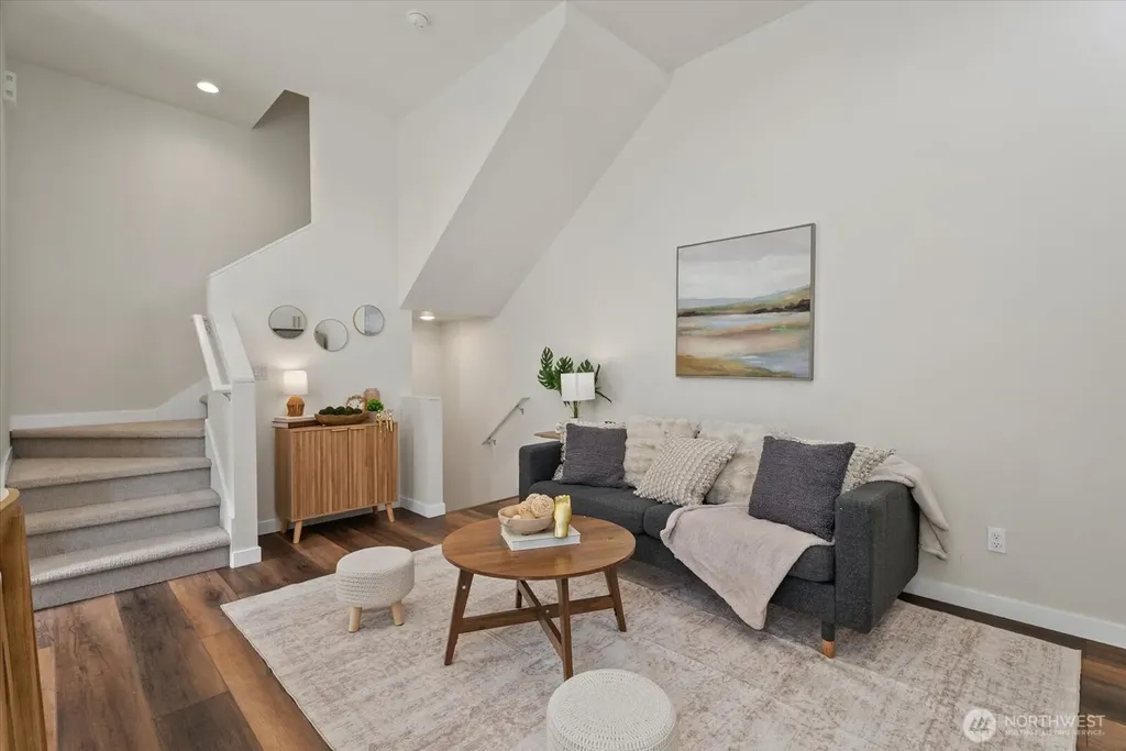 513 S Sullivan Street Seattle WA 98108