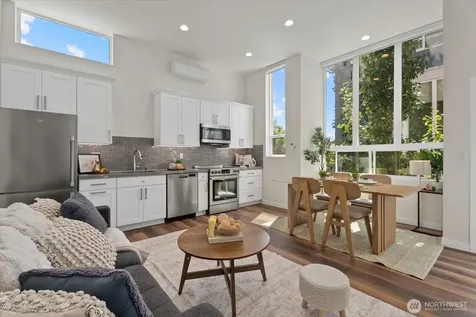 513 S Sullivan Street Seattle WA 98108