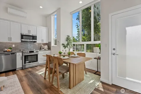 513 S Sullivan Street Seattle WA 98108