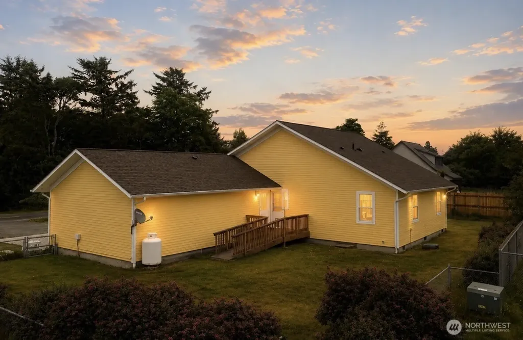 105 22nd Street NE Long Beach WA 98631