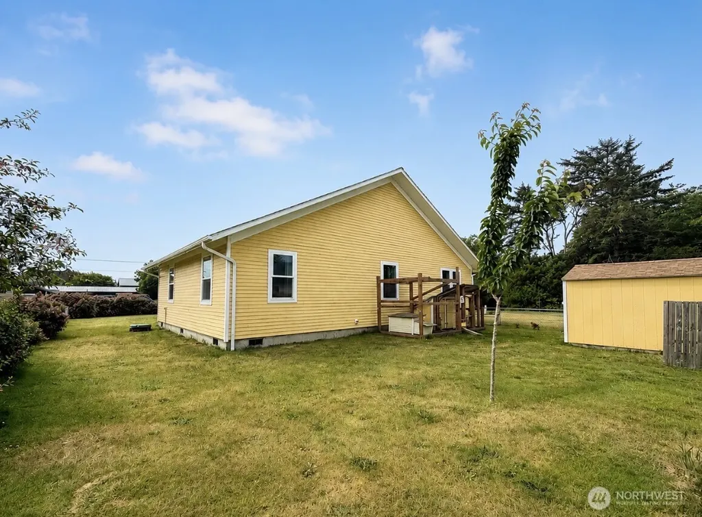 105 22nd Street NE Long Beach WA 98631
