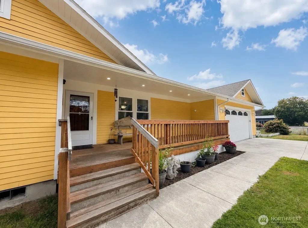 105 22nd Street NE Long Beach WA 98631