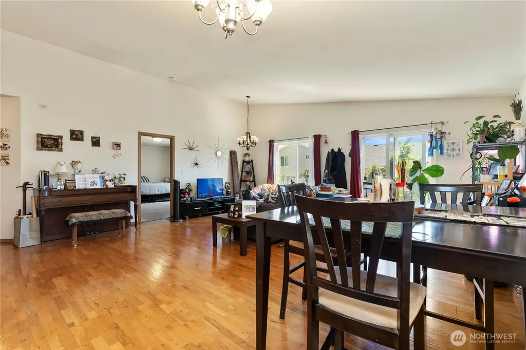 1379 NE Big Berry Loop Oak Harbor WA 98277