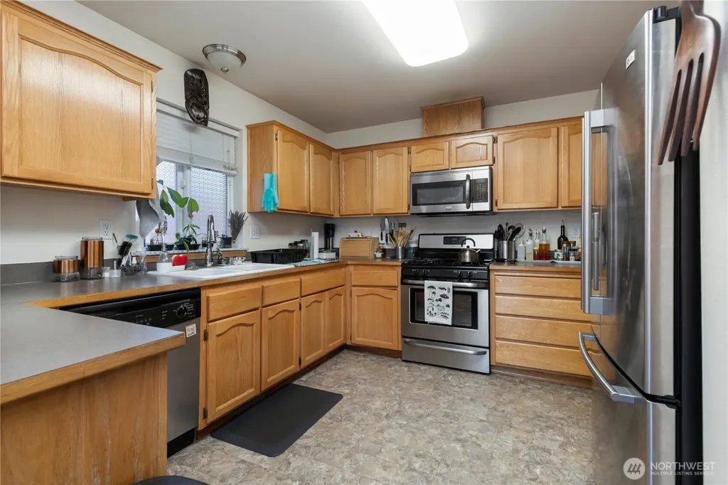 1379 NE Big Berry Loop Oak Harbor WA 98277