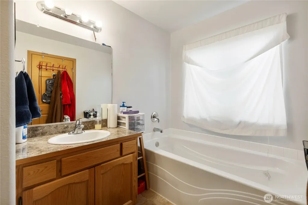 1379 NE Big Berry Loop Oak Harbor WA 98277