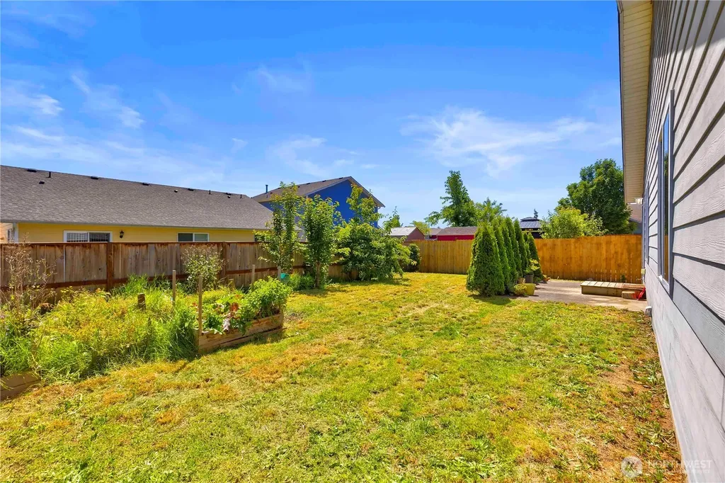 1379 NE Big Berry Loop Oak Harbor WA 98277