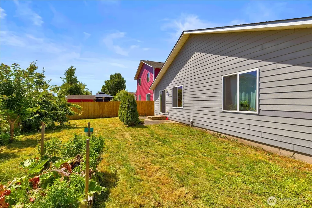 1379 NE Big Berry Loop Oak Harbor WA 98277