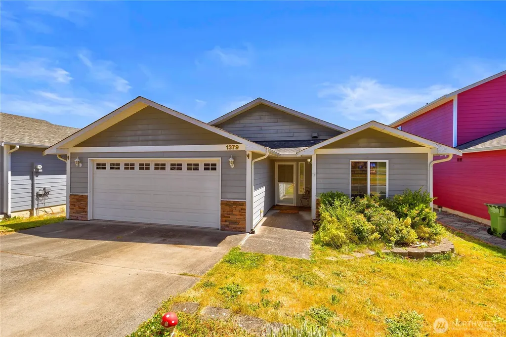 1379 NE Big Berry Loop Oak Harbor WA 98277