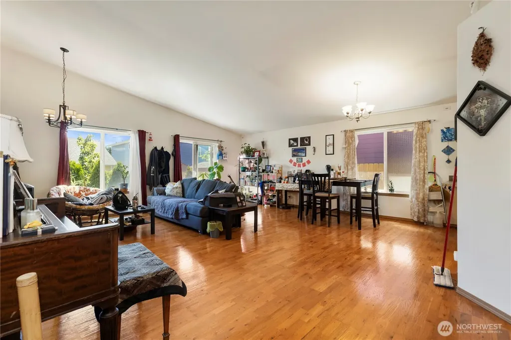 1379 NE Big Berry Loop Oak Harbor WA 98277