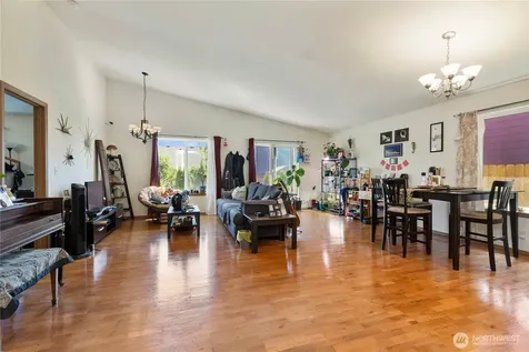 1379 NE Big Berry Loop Oak Harbor WA 98277