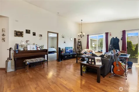 1379 NE Big Berry Loop Oak Harbor WA 98277
