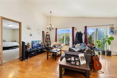 1379 NE Big Berry Loop Oak Harbor WA 98277