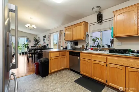 1379 NE Big Berry Loop Oak Harbor WA 98277