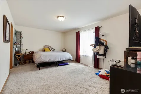 1379 NE Big Berry Loop Oak Harbor WA 98277