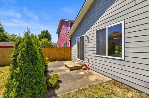 1379 NE Big Berry Loop Oak Harbor WA 98277